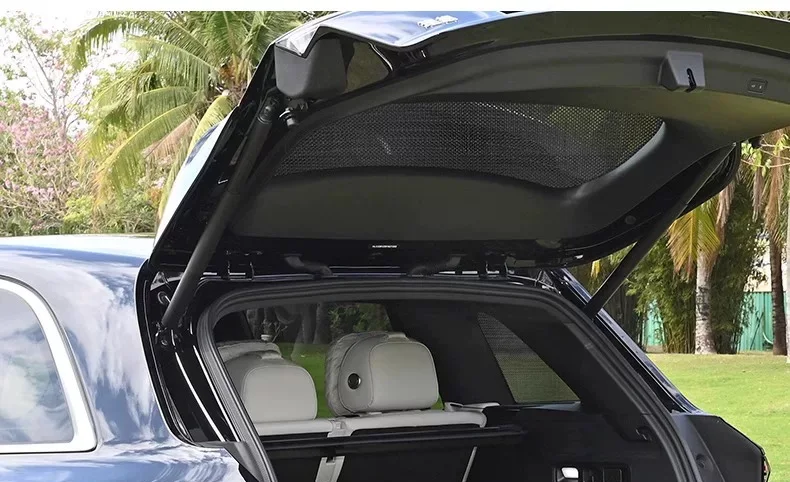 Tailgate / trunk cover